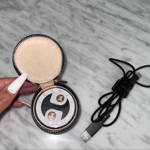 Louis Vuitton headphones - Picture 5 of 9